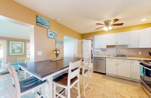 Bayshore Gardens House | Tropical Haven Retreat