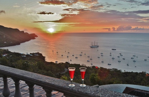 Friendship Bay Apartment | Tropical Hideaway Penthouse Suite - Stunning Views - 5* Accommodation