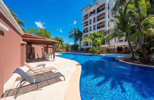 Playa Langosta Apartment | Tropical Luxury 2Bdr condo - Pool view - At the Beach