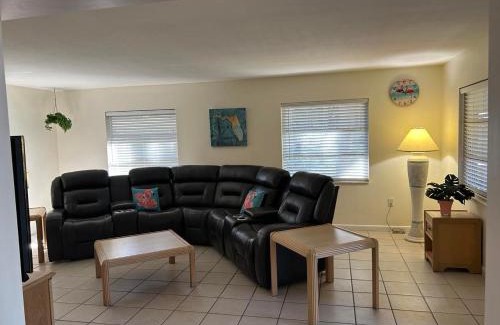 DeLand Resort | Tropical Marina & Resort on Lake Beresford