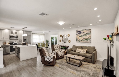 Pompano Isles House | Tropical Oasis close to all South Florida offers!