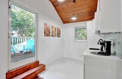 Riverside Park Apartment | Tropical Oasis: Studio w/Pool