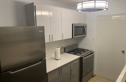 Levittown House | Tropical Oasis with pvt pool-near beach-La Placita-San Juan-Food-airport
