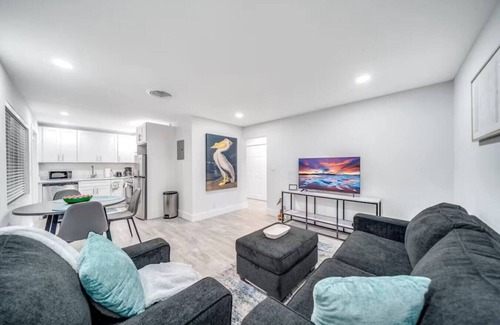 Coral Ridge Apartment | Tropical Paradise + POOL & PATIO