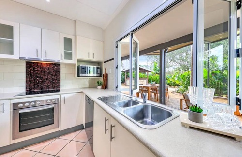 Moil House | Tropical paradise hidden in the northern suburbs of Darwin.