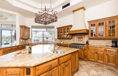 North Scottsdale House | Tropical Resort Ambience - Hawaiian-Style Pool