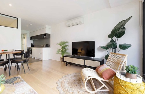 Hawthorn Condo | Tropical Sanctuary in Hawthorn’s Urban Hot Spot