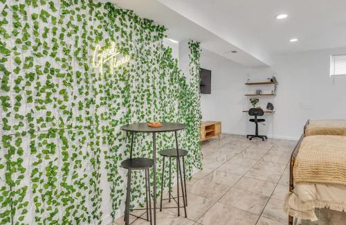 Seminary Hill House | Tropical Style Oasis with Modern Comfort