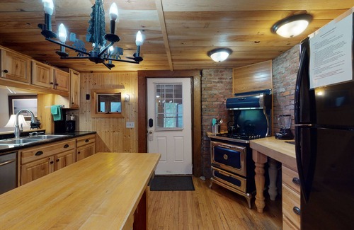 North Lake George Cabin | Trout House Village Resort