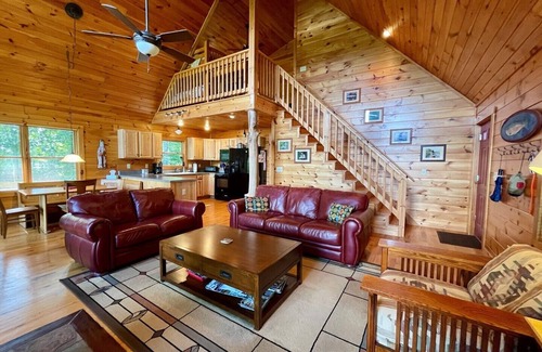 Lansing House | Trout Lily Cabin - Lansing, NC