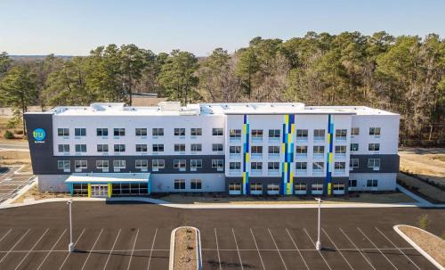 Cape Fear Hotel | Tru by Hilton Fayetteville I-95