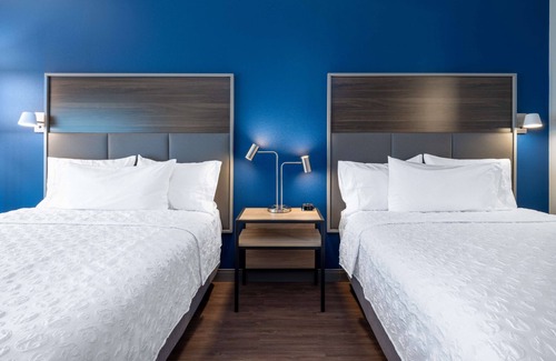 Naperville Hotel | Tru by Hilton Naperville Chicago