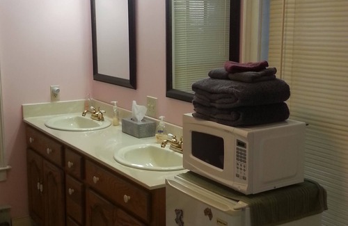 Granby Bed & Breakfast | Truman Gillet House Bed & Breakfast