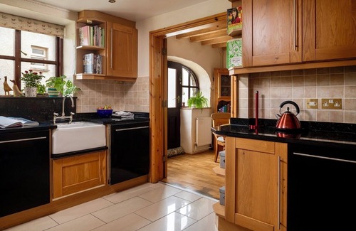 Tan-y-groes Cottage | Trysor Holiday Cottage a stunning Coach house with sea views, near Penbryn beach