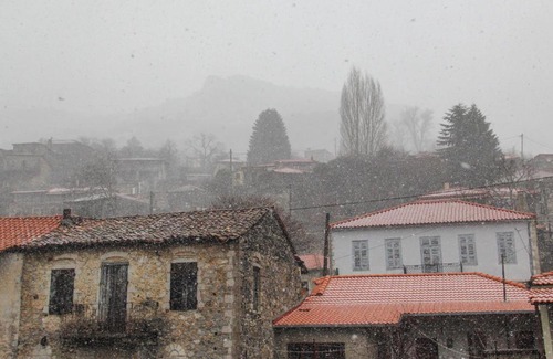 Trikolonoi House | Tsarbou Guesthouse