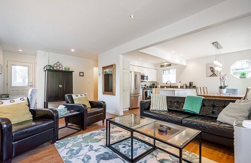 Delta House | Tsawwassen Lovely private Coach House - walk to shopping, beach and restaurants.