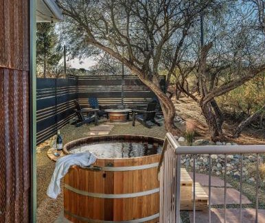 Cornville House | Tu'nlii House Fall Colors, Creek & Hot Tub Magic