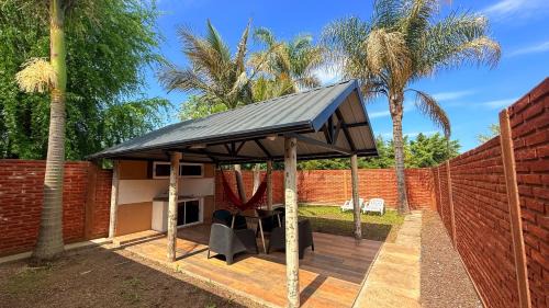Villa Hernandarias House | Tu Refugio en Hernandarias con patio y quincho