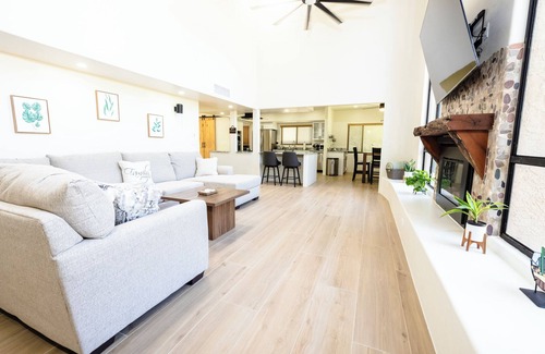 Tanque Verde House | Tucson's Hot Springs at The Oasis. Tucson's only private hot springs and oasis.