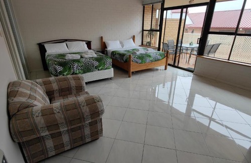 Greenway Apartment | Tuggeranong Short Stay #10C - Sleeps 6