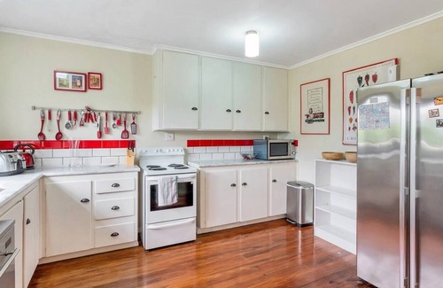 Kohimarama House | Tui Combo - Rustic, quiet, leafy. Close to CBD, forest, beach.