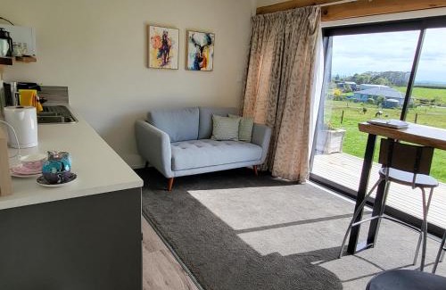 Rotowaro Bed & Breakfast | Tui Cottage