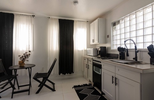 Tibbett's Turn Apartment | Tulixx Onyx. Peaceful quiet, waterfront designer updated apartment.