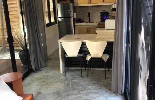 Zona Hotelera House | TulumCasita.Perfect Beach Road Location