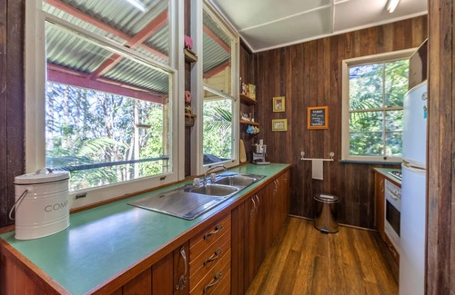 Mount Glorious Cottage | Turkey's Nest - White Gum Cottage