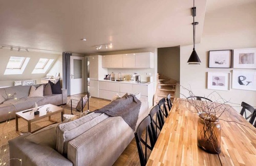 Karlin Apartment | TurnKey | Karlin Deluxe Apartment – Balcony