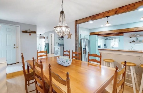 Hampton House | Turquoise Cottage - Indoor Pool,Hot Tub,Bring Your Pup,Short Walk to North Beach