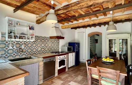 SantʼAndrea di Compito House | Tuscan farmhouse with large private garden.