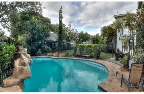 Parklands Villa | TUSCAN VILLA FELICE near West Coast