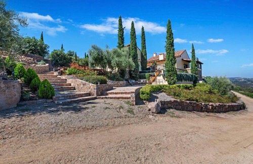 Murrieta Villa | Tuscan Villa w/Vineyard Views!