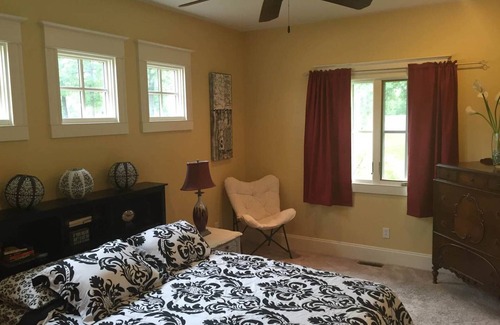 Carl Junction House | Tuscan Villa with Private Courtyard in Briarbrook (near Joplin Regional Airport)