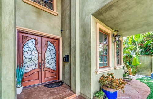 Encino Villa | Tuscany Luxury Mansion