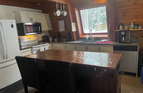 Hastings Highlands Ski Chalet | Twilight Fox Chalet Hot Tub & Sauna Nature Retreat