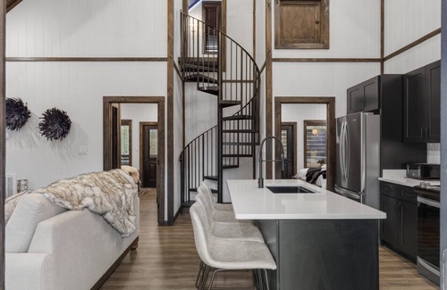 Pigeon Forge Cabin | Twilight Luxury Escape: Hot Tub + Game Room