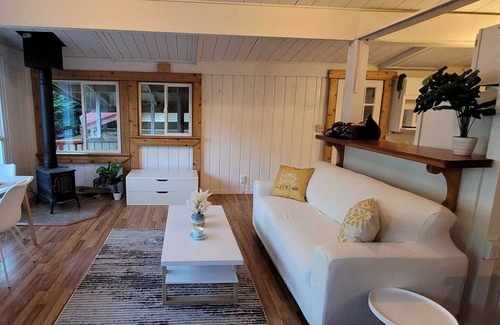 Regional District of Nanaimo Cottage | Twin Beaches Cottage
