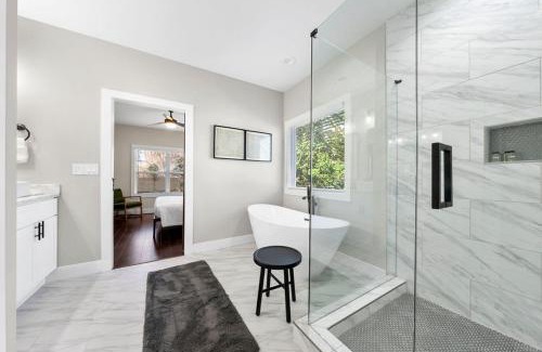 East Side House | Twin Homes - 8 Bedroom Retreat In Central ATL
