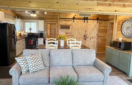 Lewiston Cottage | Twin Lake Retreat - Charming 2-bd cottage, with private boat dock on East Twin.