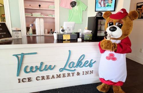 Leitchfield Hotel | Twin Lakes Creamery, Grill & Inn