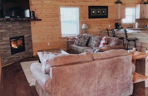 Bryson City House | Twin Oaks: Close to Town! Mtn Views! Hot Tub!