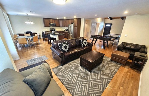 Azle House | "Twin Pines”-Lakefront House w/Boat House,Kayaks,Pdlebrd,Canoe&Over Water Swings