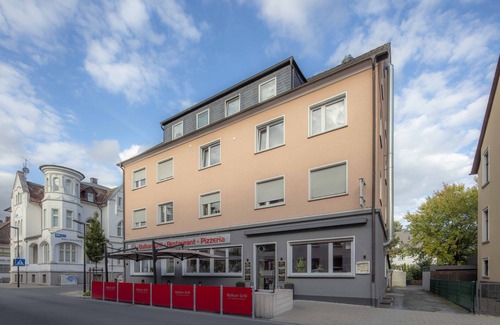 Arnsberg House | Twin room-Deluxe-Private Bathroom