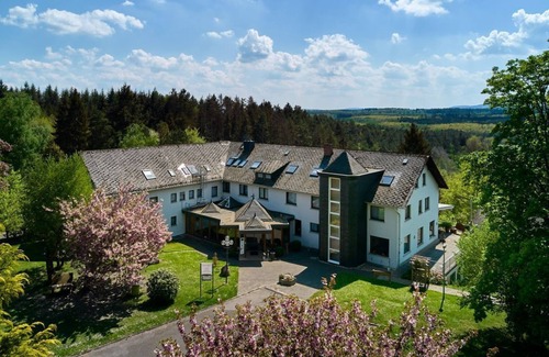 Kirchberg House | Twin Shower/WC, TV - Landhotel Karrenberg