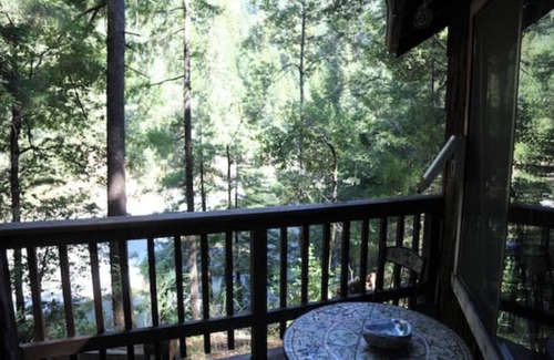 Garberville Cabin | "Twin Trees" Cabin River Access In Redwoods WiFinn