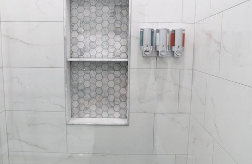 Historic Downtown House | TwinCity 2 BR/1 BA Apt - Rainfall Shower!