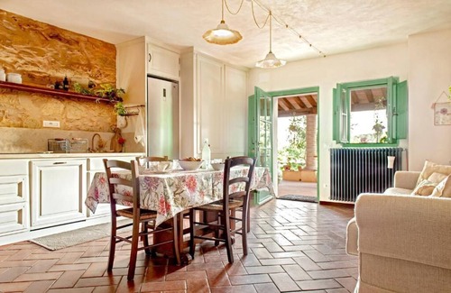 Monteverdi Marittimo Apartment | Two Apartments in 16th-Century Farmhouse: Wellness and Nature for Families and Groups
