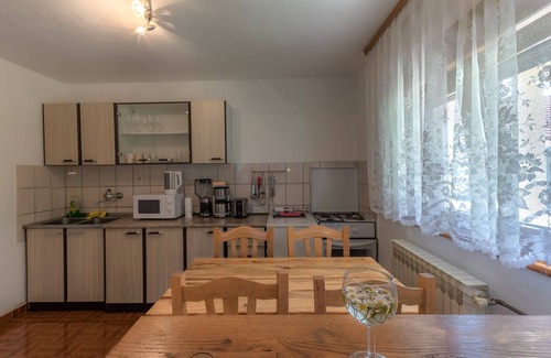 Catrnja Apartment | Two bedroom apartment with terrace Smoljanac, Plitvice (A-14979-b)
